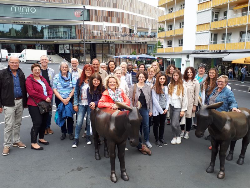 Gruppenbild am sonnenhausplatz in MG